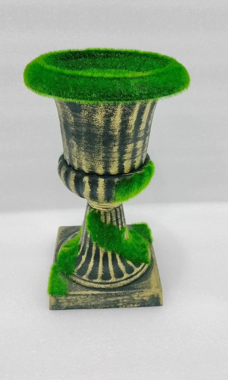 Plastic Vase Samadhan dsgn with Moss 17*26